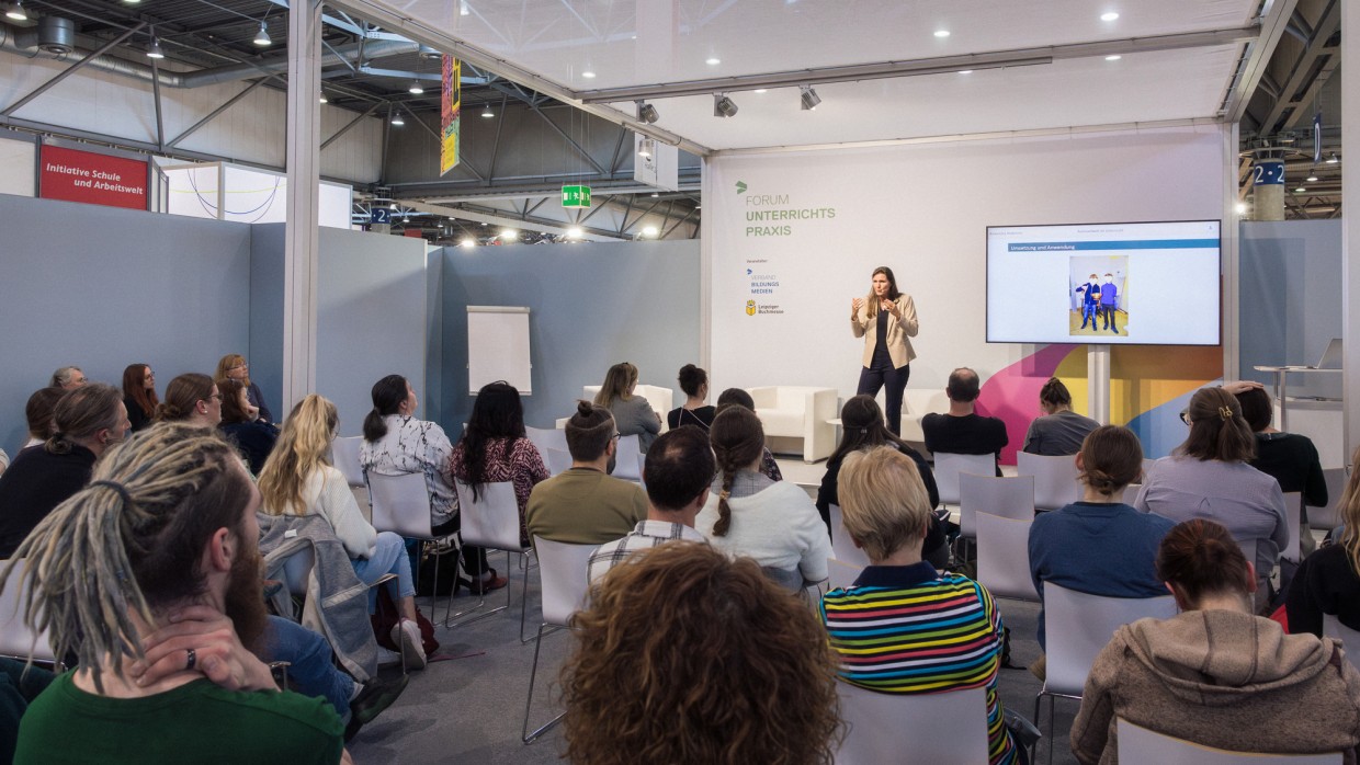 Vortrag im Forum Unterrichtspraxis auf der Leipziger Buchmesse 2025 vor vollbesetztem Publikum Vortrag im Forum Unterrichtspraxis auf der Leipziger Buchmesse 2025 vor vollbesetztem Publikum