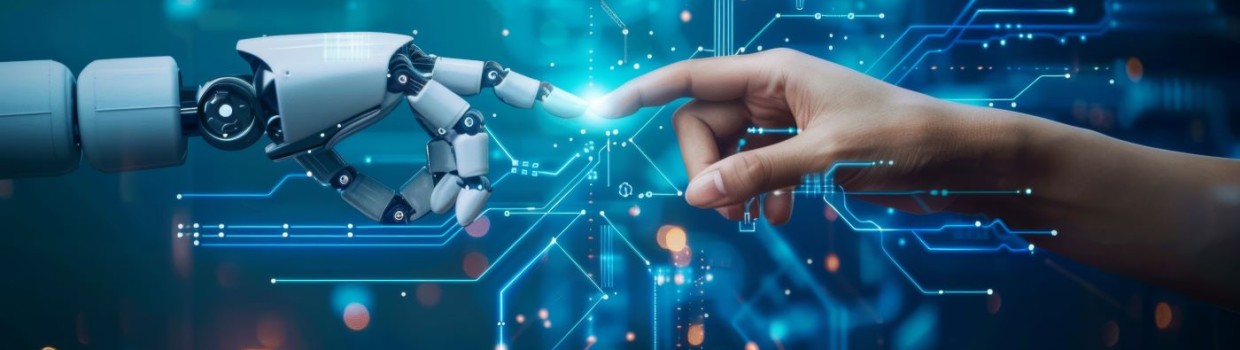 eine Roboterhand und eine menschliche Hand berühren sich an einer Fingerspitze mittig im Bild vor leuchtend blauem Hintergrund mit Datenstruktur