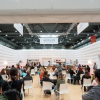 Die buchbar während der Leipziger Buchmesse 2024 mit Publikum während einer Lesung