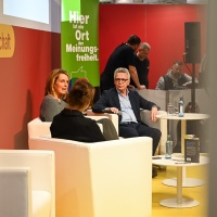 Bühnengespräch im Forum Offene Gesellschaft zum Thema "Wir haben die Wahl!" auf der Leipziger Buchmesse 2024