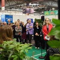 Eröffnung des Messestandes des Gastlandes 2025 Norwegen mit vielen Zuhörer:innen auf der Leipziger Buchmesse 2024 Eröffnung des Messestandes des Gastlandes 2025 Norwegen mit vielen Zuhörer:innen auf der Leipziger Buchmesse 2024