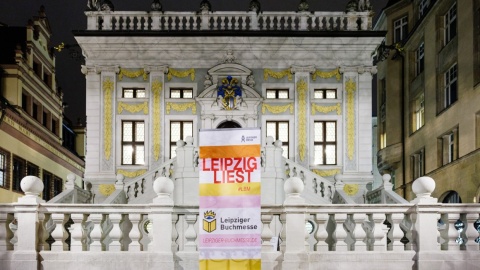 Außenansicht der Leipzig liest Location Alte Handelsbörse bei Nacht während der Leipziger Buchmesse 2024
