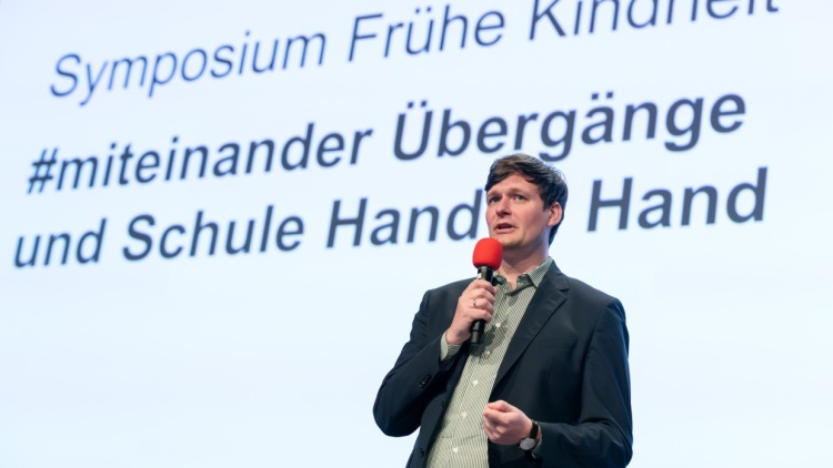 Redner auf der Bühne des didacta Symposiums während der Leipziger Buchmesse 2025 Redner auf der Bühne des didacta Symposiums während der Leipziger Buchmesse 2025