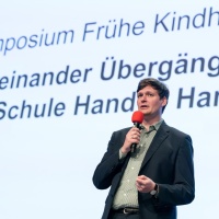 Redner auf der Bühne des didacta Symposiums während der Leipziger Buchmesse 2025 Redner auf der Bühne des didacta Symposiums während der Leipziger Buchmesse 2025