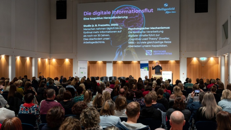 Vollbesetzter Saal beim didacta Symposium während der Leipziger Buchmesse 2025