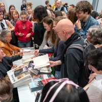 Gregor Gysi und Peter-Michael Diestel signieren ihr Buch "Zwei Unbelehrbare reden über Deutschland und ein bisschen über sich selbst" 