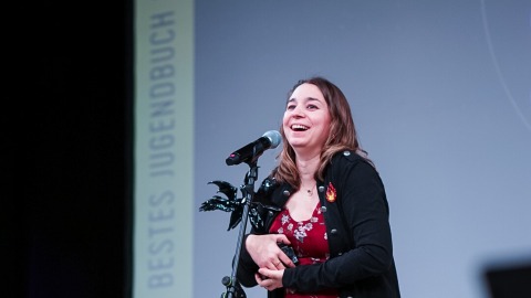Sarah M. Kempen bei der Verleihung des Phantastikpreises SERAPH auf der Leipziger Buchmesse 2026