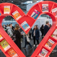Red heart-shaped bookshelf at the Leipzig Book Fair 2024