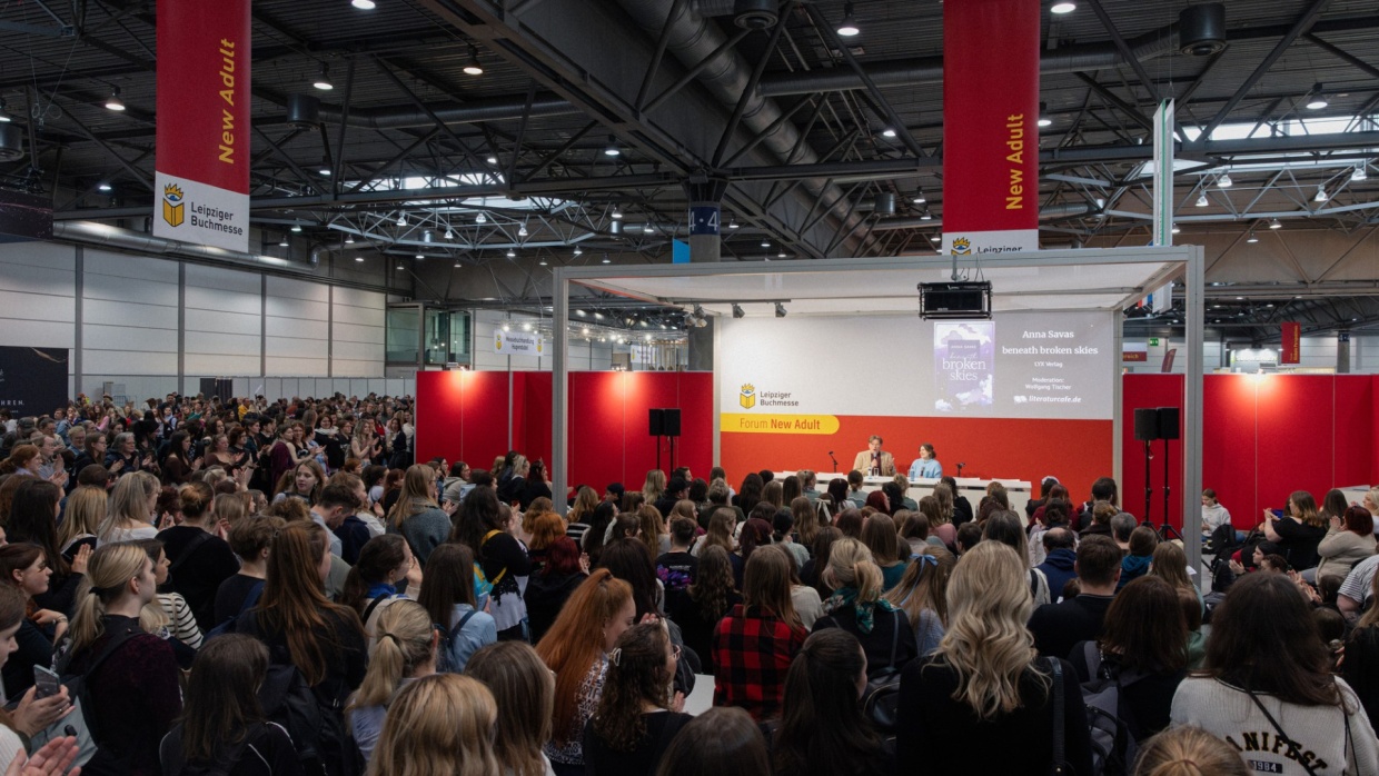 Stage discussion with two participants on stage at the Forum New Adult at the Leipzig Book Fair 2025
