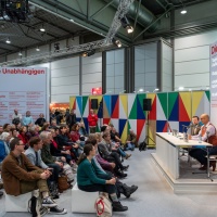 Stage discussion on the “Die Unabhängigen” stage at the 2025 Book Fair