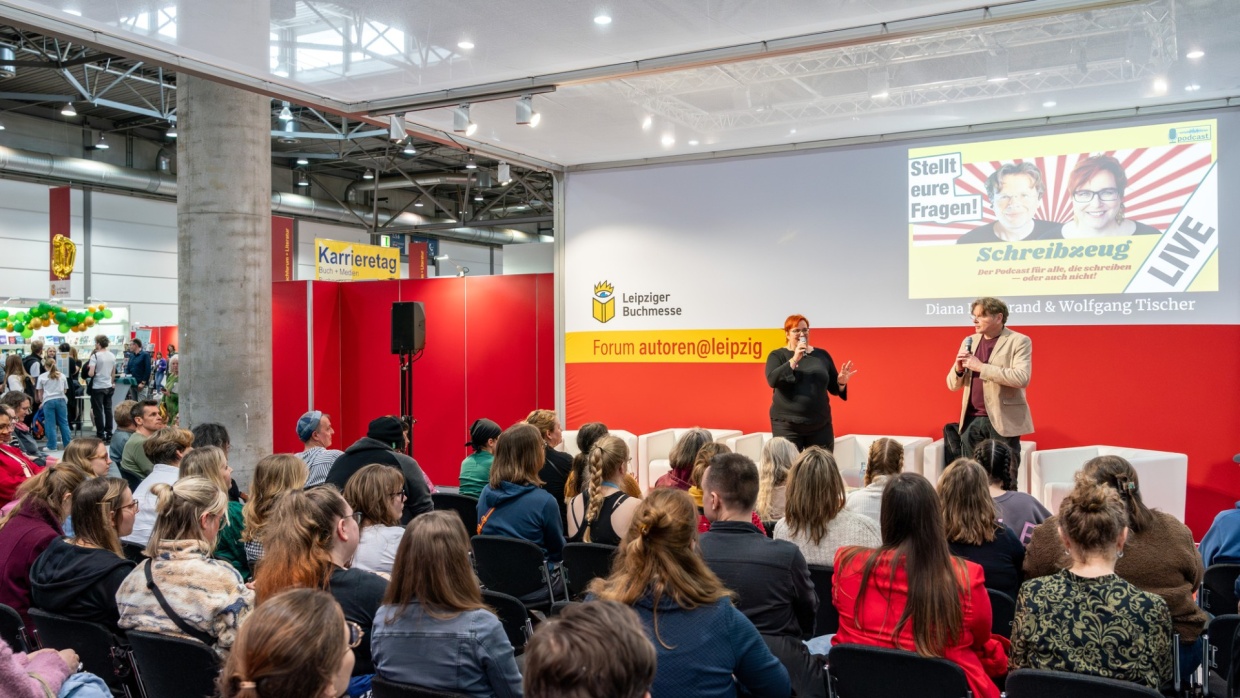 Stage discussion with two participants on stage at the Forum autoren@leipzig at the Leipzig Book Fair 2025