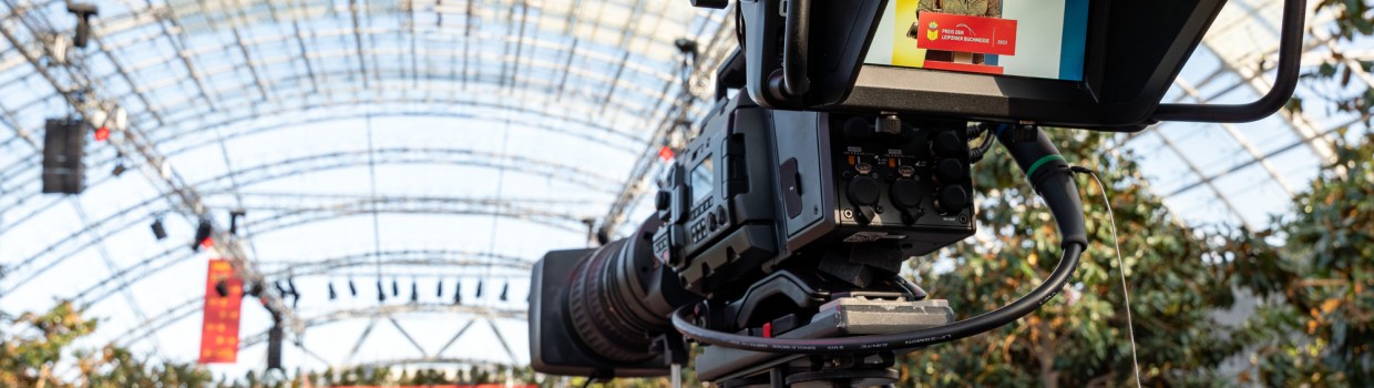 Impression of the stage and audience during the award ceremony at the Leipzig Book Fair 2025