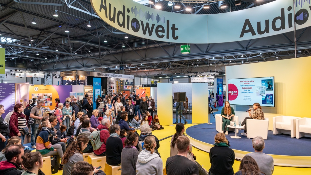 Event at the Audiwelt in front of a full audience during Leipziger Buchmesse 2026