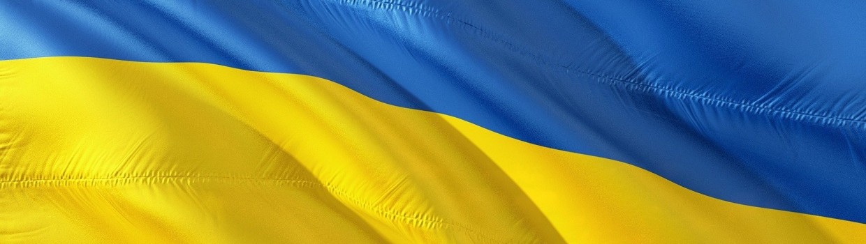 Die Flagge der Ukraine ausgefüllt auf das ganze Bild. 